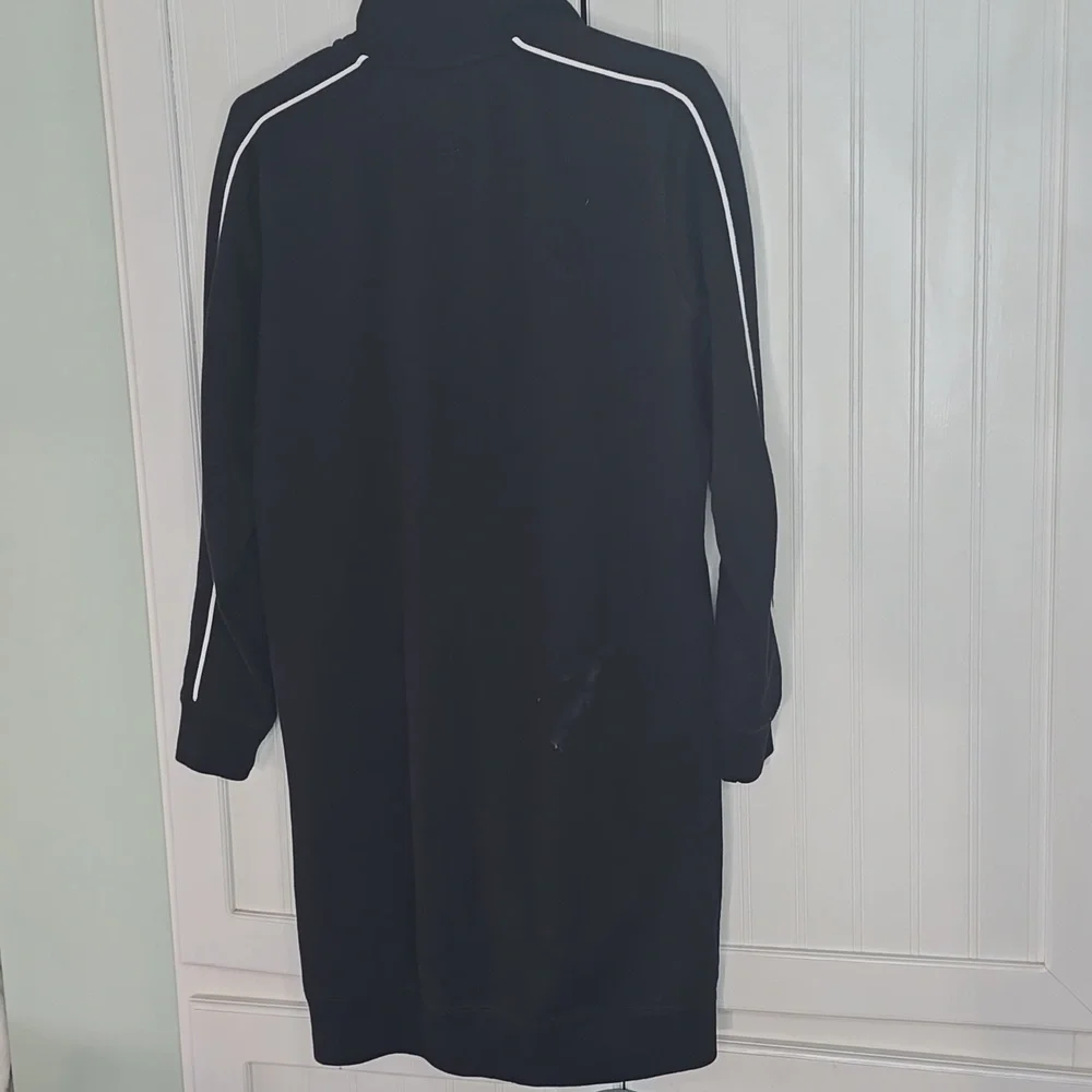 Roots Black Long Sleeve Sweatshirt Dress with Canada Leaf Logo EUC - Picture 3 of 3
